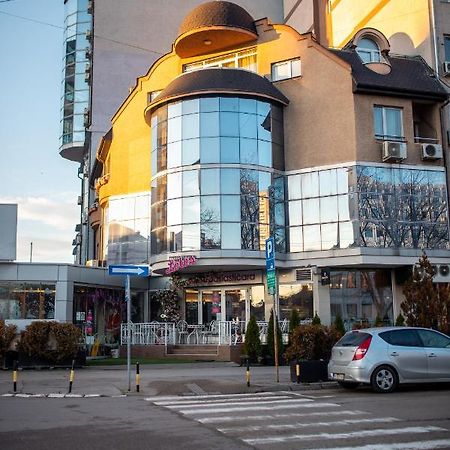 Garni Hotel Lotos Ni Exteriör bild