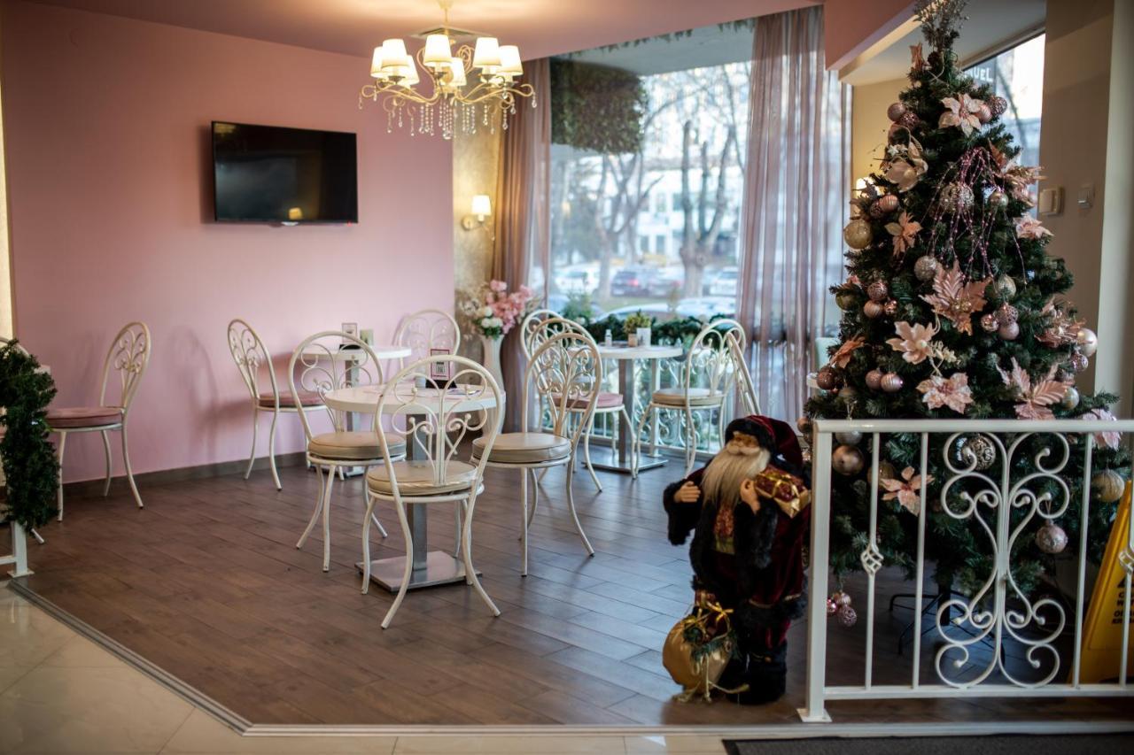Garni Hotel Lotos Ni Exteriör bild