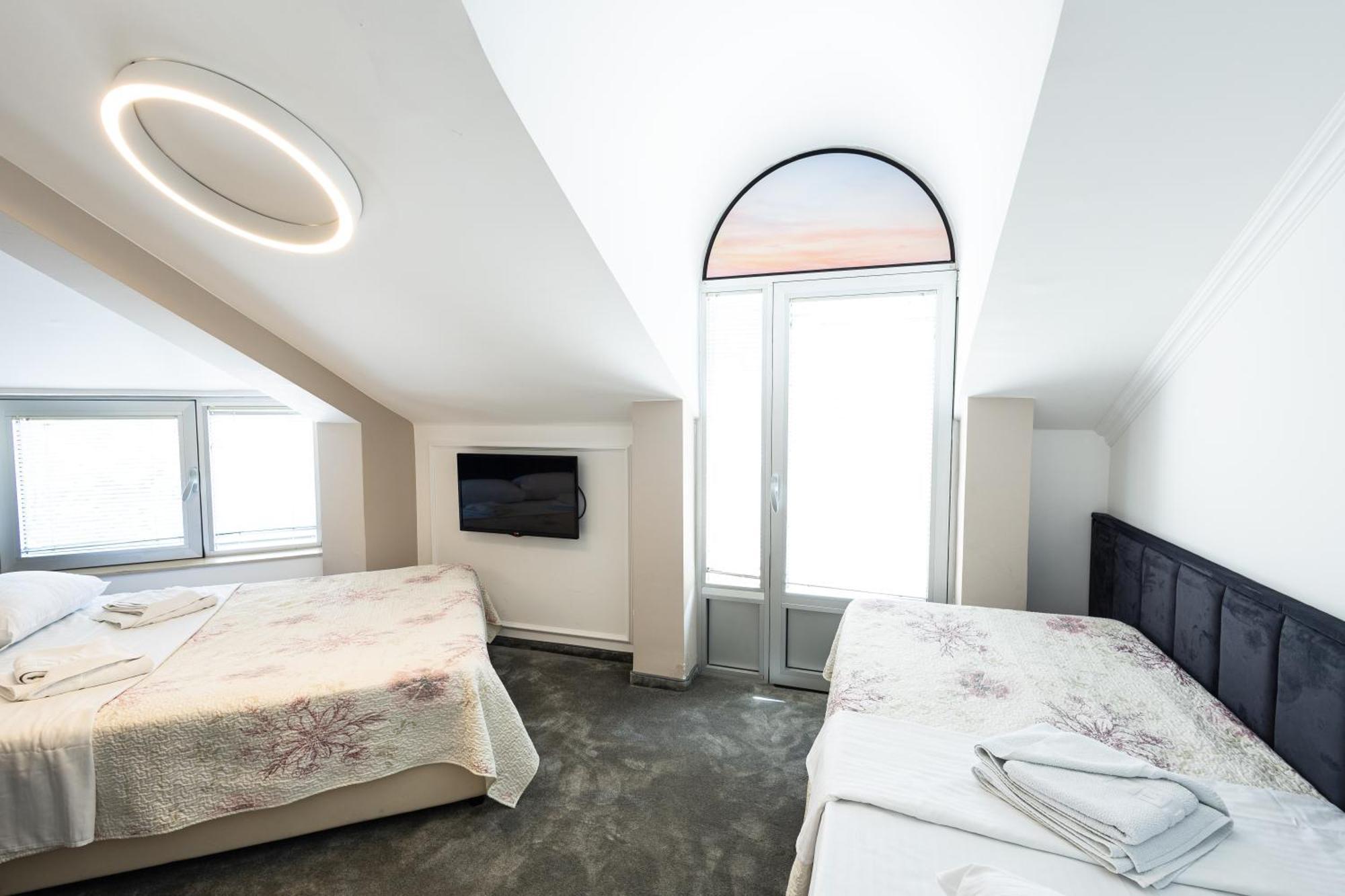 Garni Hotel Lotos Ni Exteriör bild