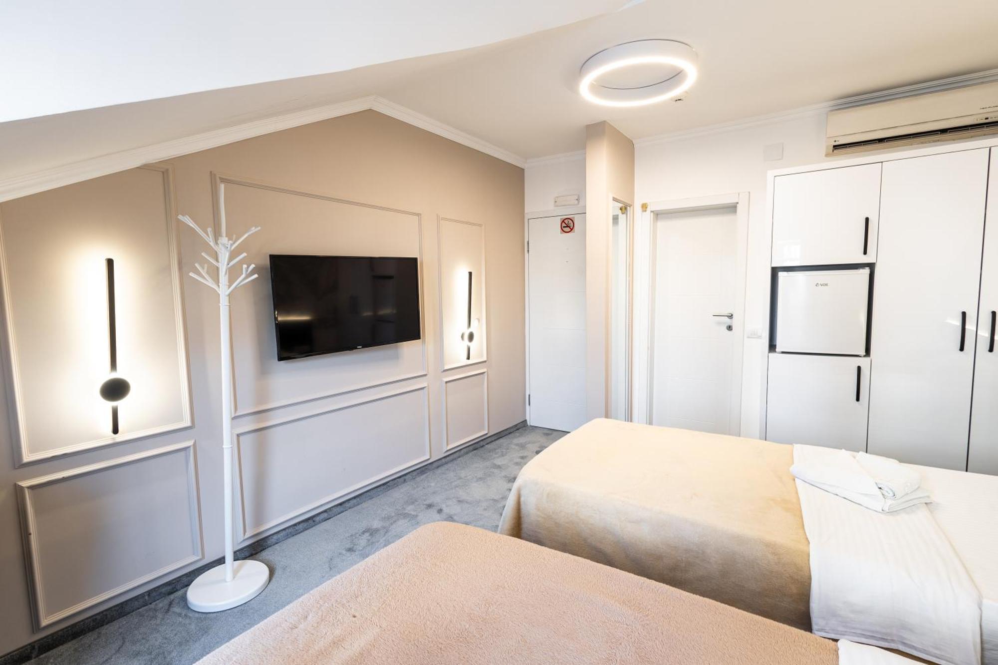 Garni Hotel Lotos Ni Exteriör bild