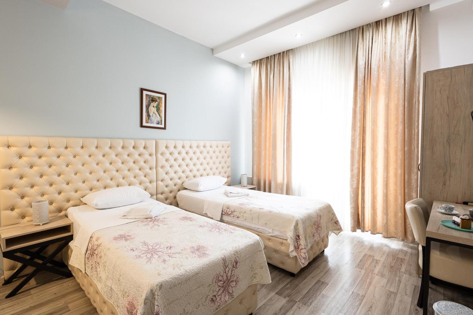 Garni Hotel Lotos Ni Exteriör bild