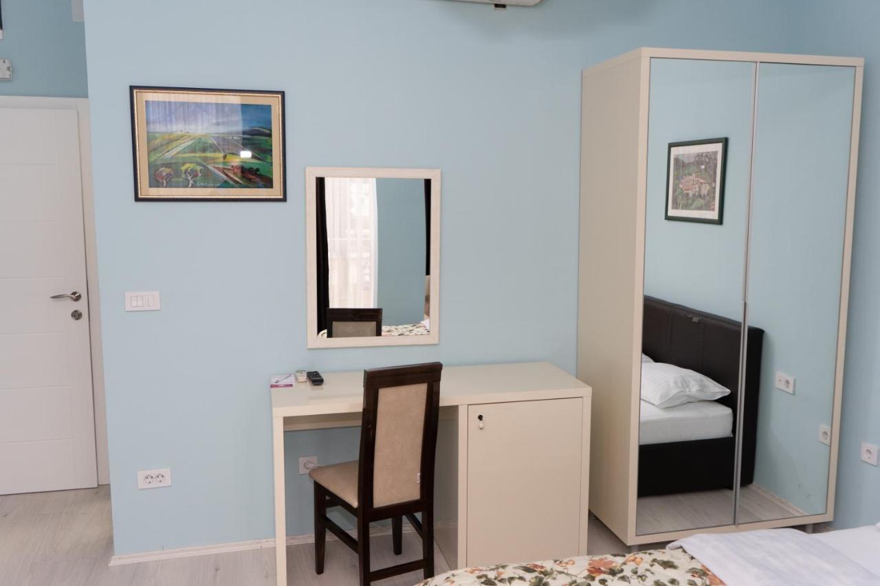 Garni Hotel Lotos Ni Exteriör bild